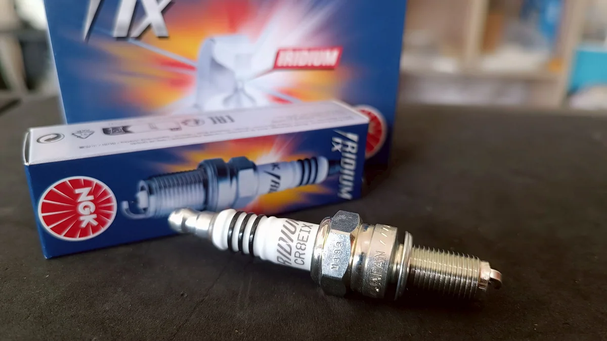 (f)หัวเทียนเข็ม IRIDIUM CR8EIX
