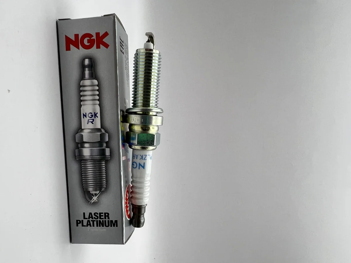 (f)หัวเทียน NGK laser platinum PLZKAR6A-11 (ชุด 4หัว)