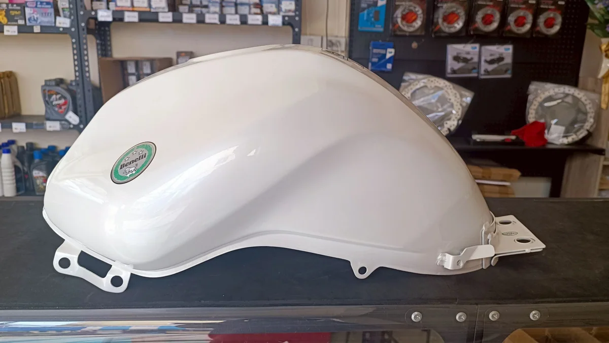 ถังน้ำมัน Benelli TNT300 สีขาว